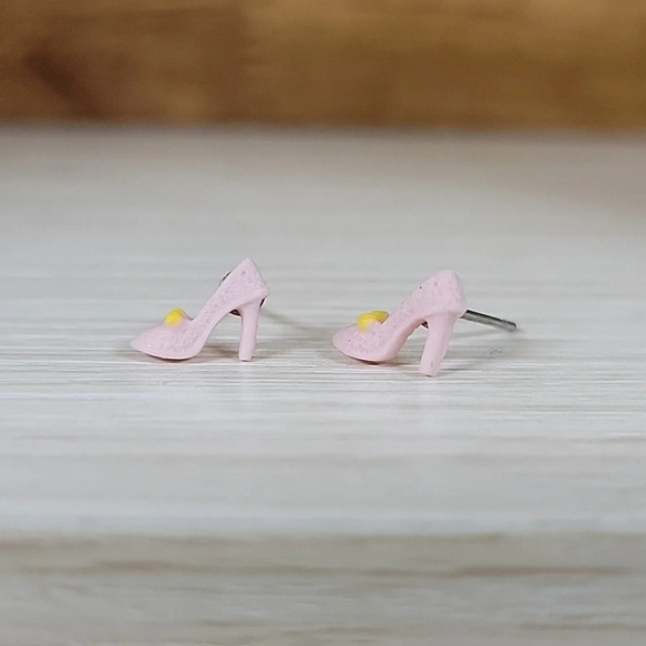 🔥LAST PAIR🔥 Tiny Shoe Ceramic Stud Earrings - Picture 1 of 7